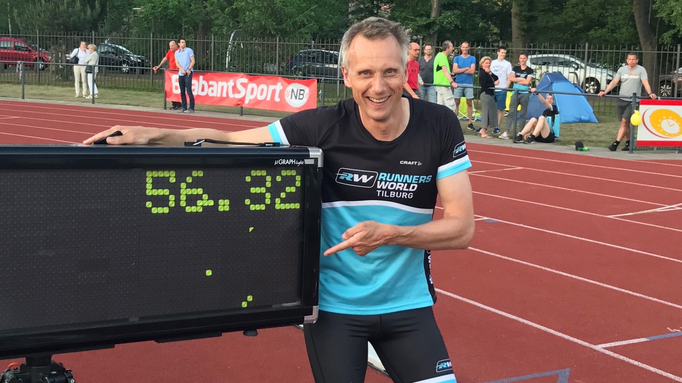 In 2017 brak ik het 18 jaar oude Nederlands record mannen 45+ 400 meter horden met 56.32